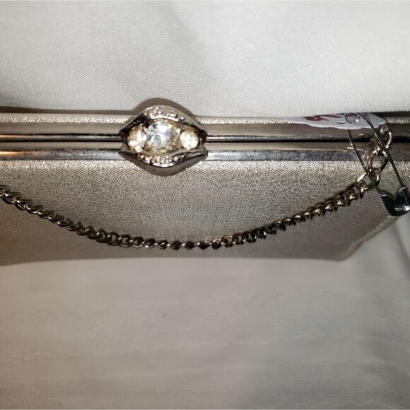 VINTAGE silver clutch purse with chain EUC - Picture 3 of 3